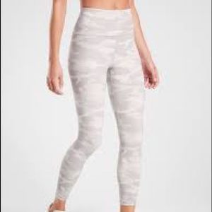Athlete Elation Camo Print 7/8 XS leggings